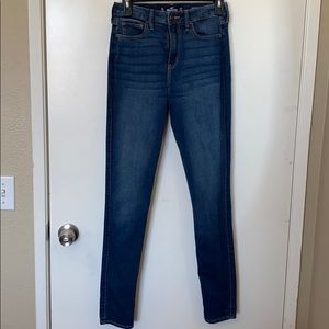 Hollister Curvy High-Rise Super Skinny Jean